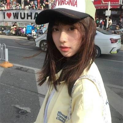 蓝色嘴巴的脸